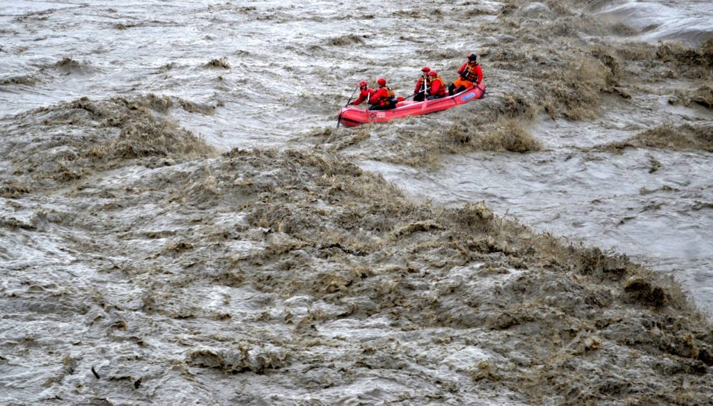 Swollen Raft Albanian Rafting Group undertakes adventurous trip in swollen rivers • IIA