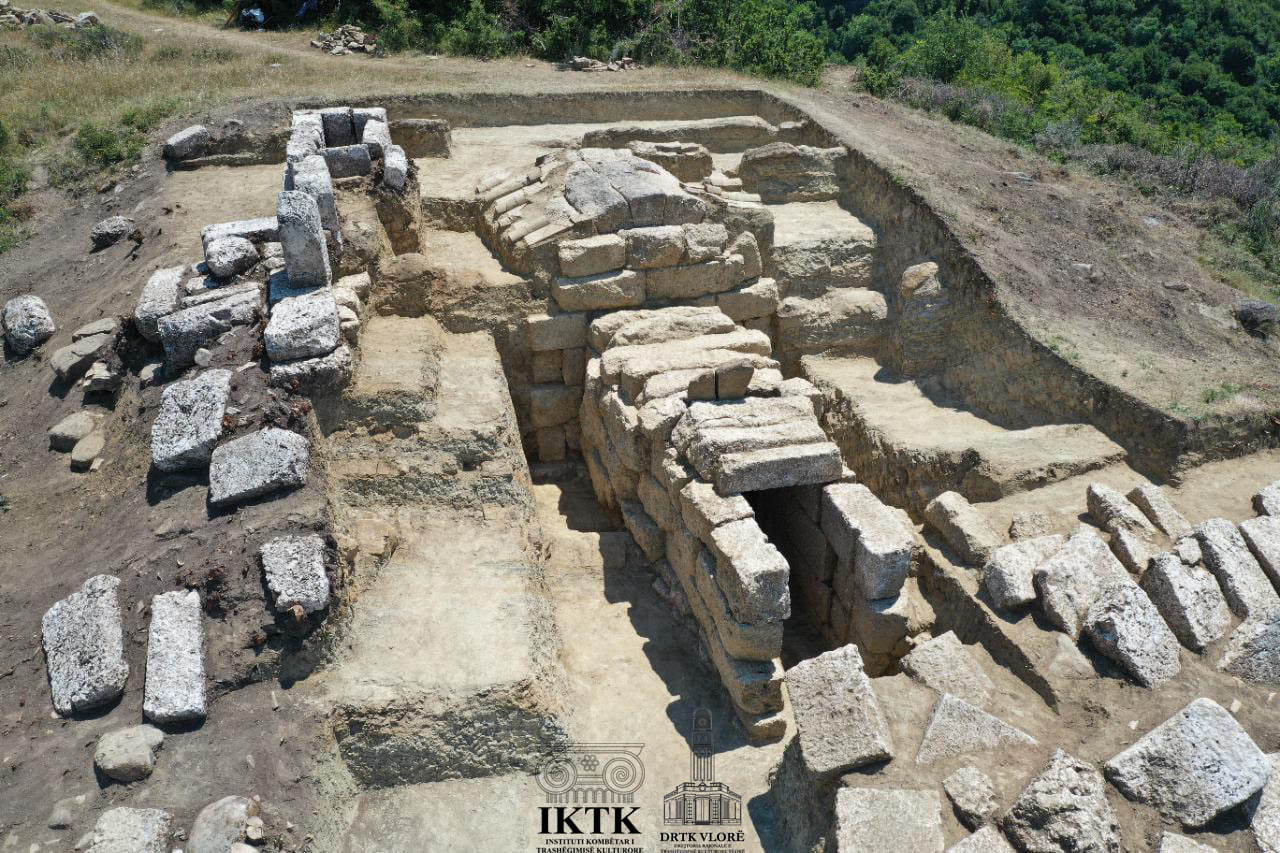 Tomb unearthed in Amantia