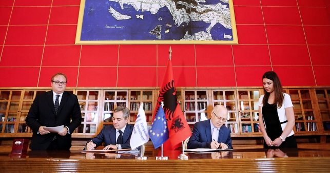 Minister Cani signs agreement with EBRD for Vlora bypass project