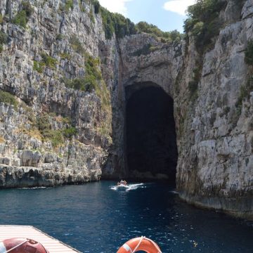 Karaburun Caves Attracting Numerous Visitors