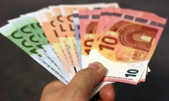 The Average Salary of an Albanian, Lowest in Europe The Average Salary of an Albanian, Lowest in Europe