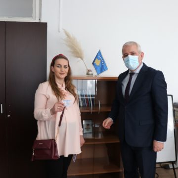 Kosovo Issues First 5-Year Residence Permits for Albanians