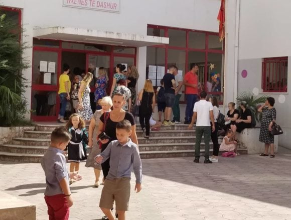 School Starts With Mobile Phone Ban, Fewer Pupils, and More Resources to VET School Starts With Mobile Phone Ban, Fewer Pupils, and More Resources to VET